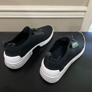 Kendall an Kylie black 7.5 very gently worn